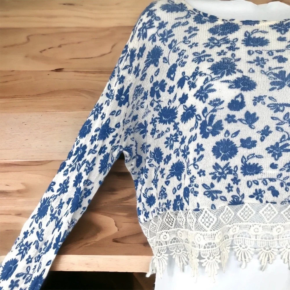 New H&M Soft Floral Knit Crop Lightweight Sweater